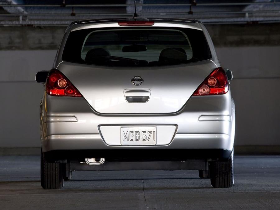  Nissan Versa Hatchback 2007 года  (фото 14 из 17)